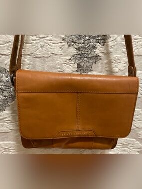 Spikes & Sparrow 100% Leather Honey Brown Crossbody Shoulder Messenger Bag
